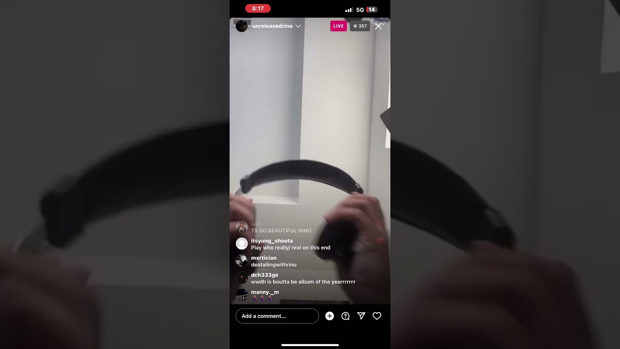 Summrs plays his classic songs and also makes a song on IG Live