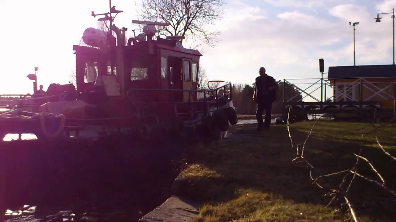 Bogserbåt på göta kanal 2013. 4