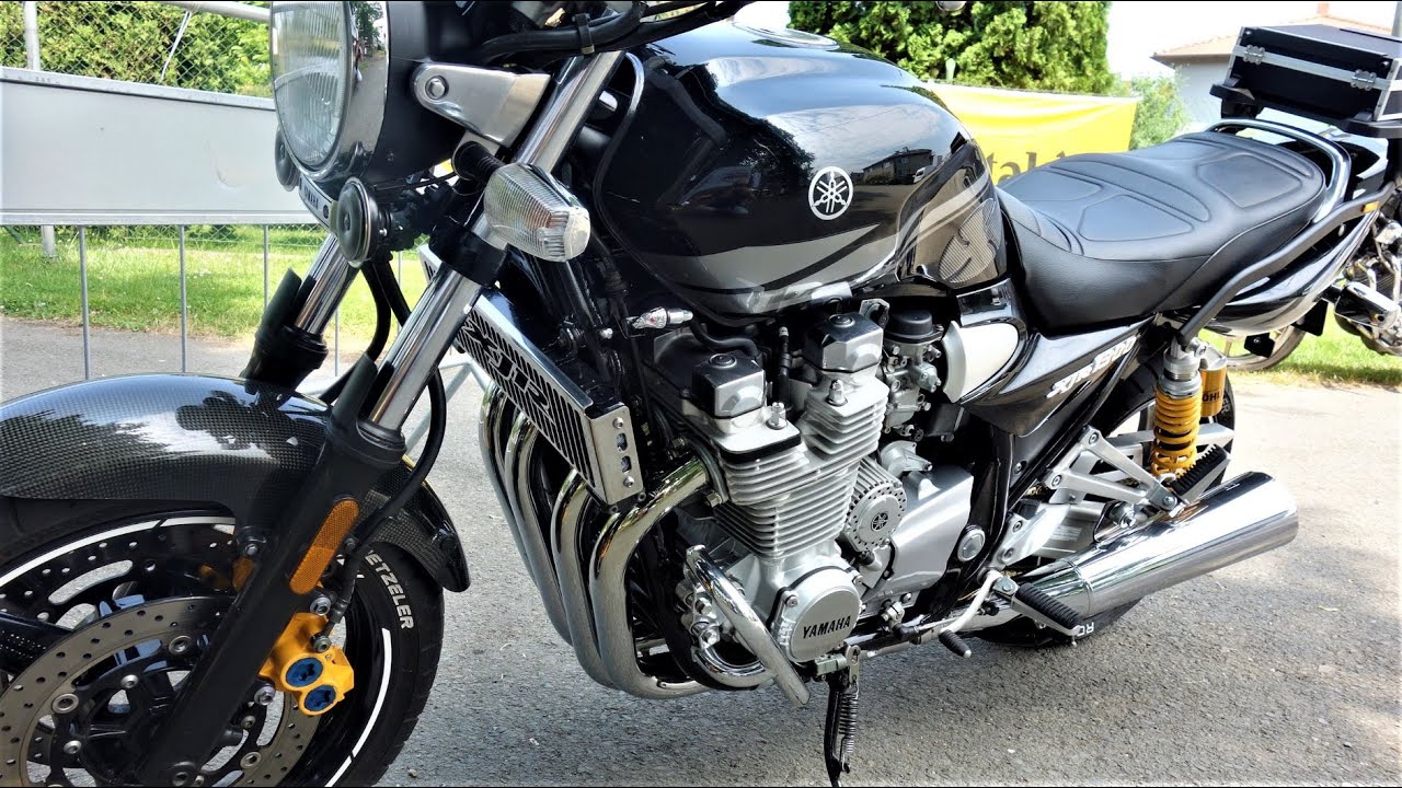 YAMAHA XJR 1300