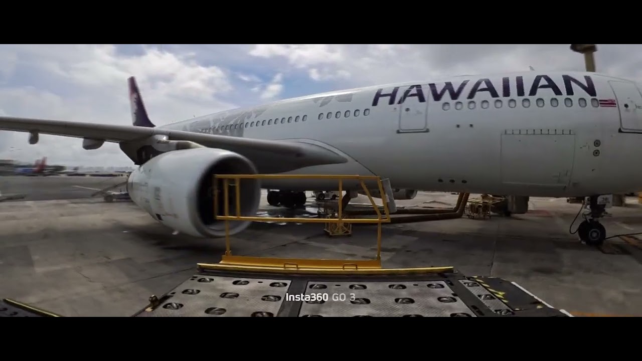Loading Aft and forward, Hawaiian Airlines! @try.look.123 #hawaiianairlines #aviation #ramp #boeing 