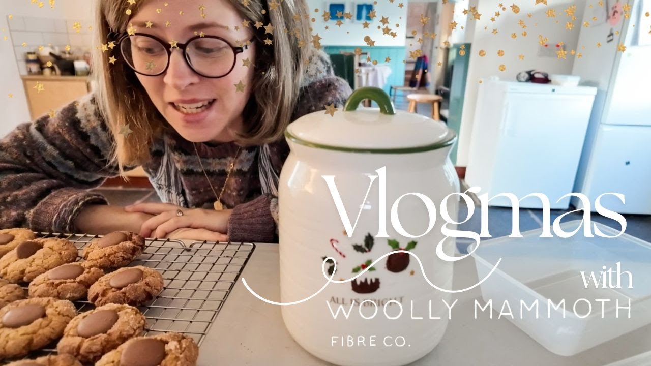 🎄⭐Vlogmas  🕯️🛷☃️🍪 | Episode Sixteen- Crazy Baking Day One | Woolly Mammoth Fibre Company
