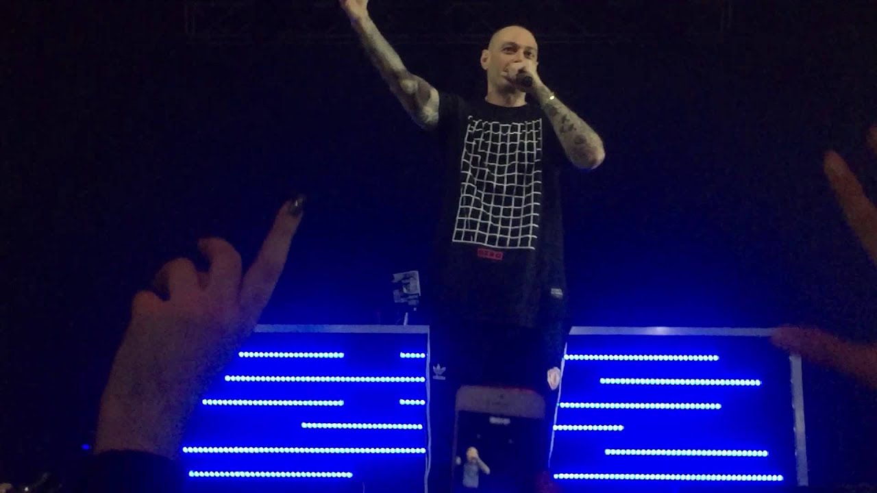 Fabri Fibra. Lamborghini + DISCORSO AI FAN @Fabrique, Milano