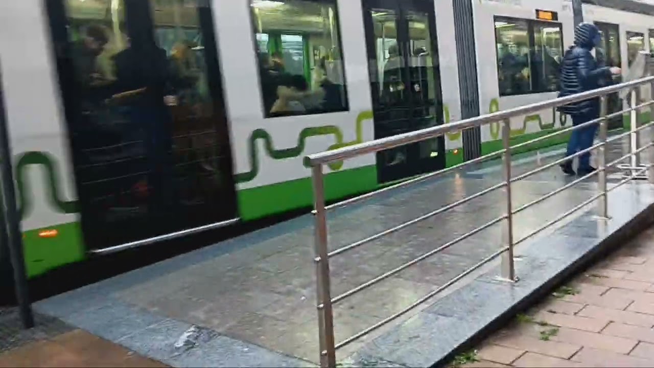 tranvia de vitoria Gasteiz serie 500 507 con destino ibaiondo  Euskotren tranbia