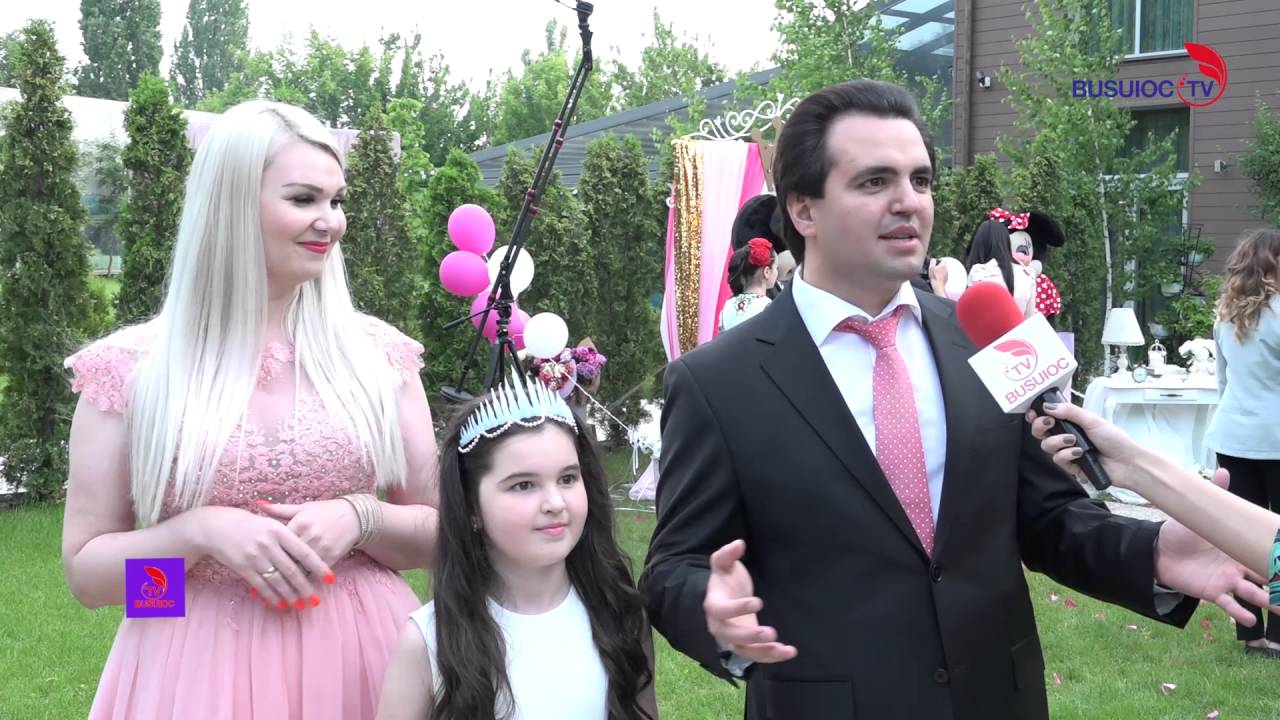 Fetiţa interpretei Lenuţa Gheorghiţă şi-a sărbătorit cumătria.