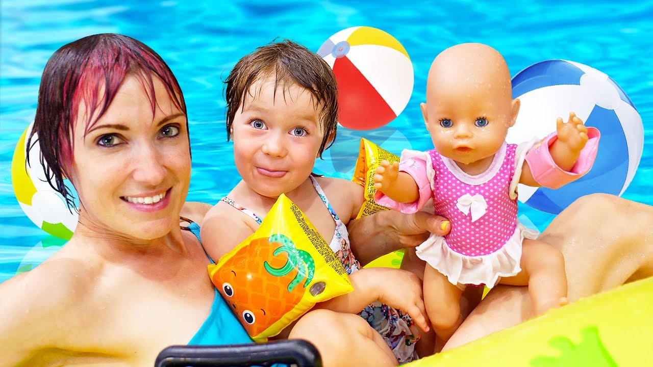 Bianca spielt im Schwimmbad. Spielspaß mit Baby Born Puppen. Ich heiße Bianca