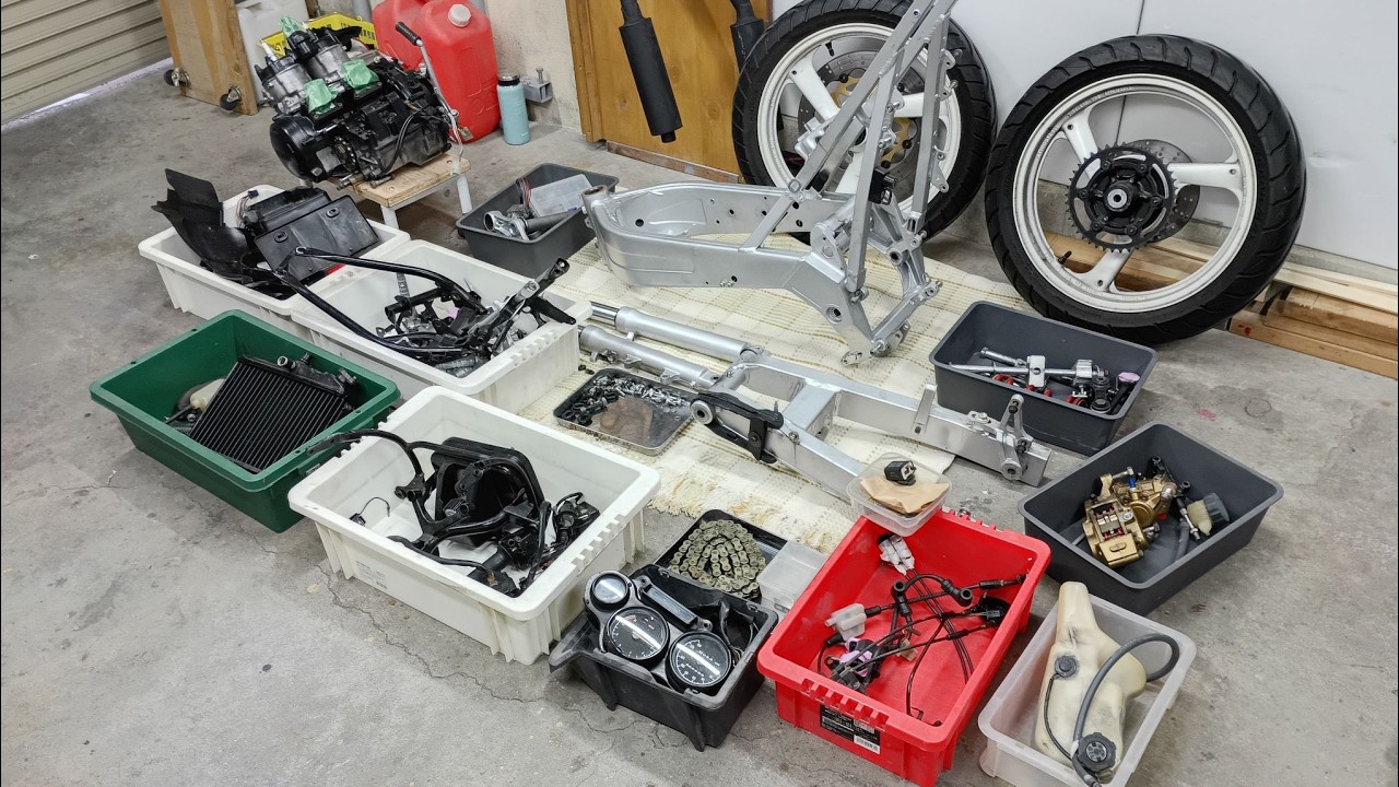 TZR250 No.02（車体解体）