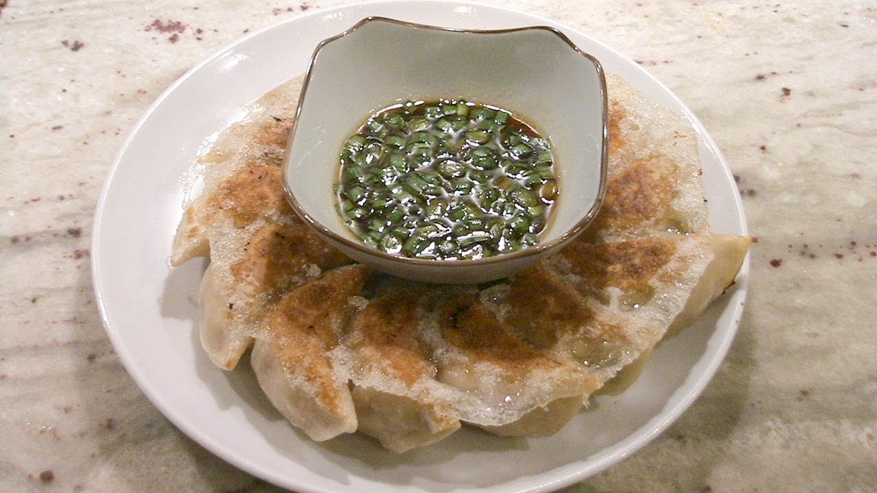 Pork Dumplings (jen jeow - sway jeow), Taiwanese street food 台灣口味豬肉水餃