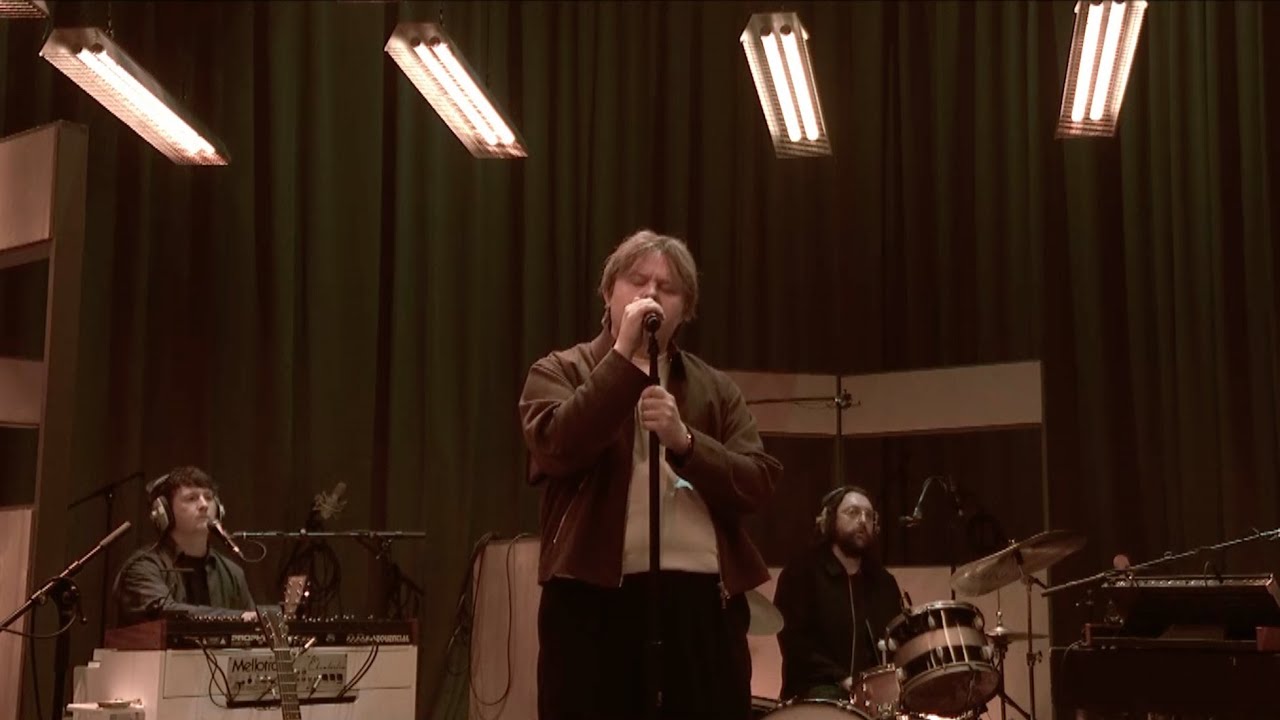 Lewis Capaldi – Something In The Heavens (Live on The Graham Norton Show)