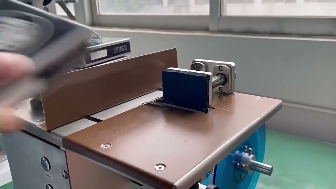 Automatic sealing labeling machine, transparent round label box right angle corner labeling machine