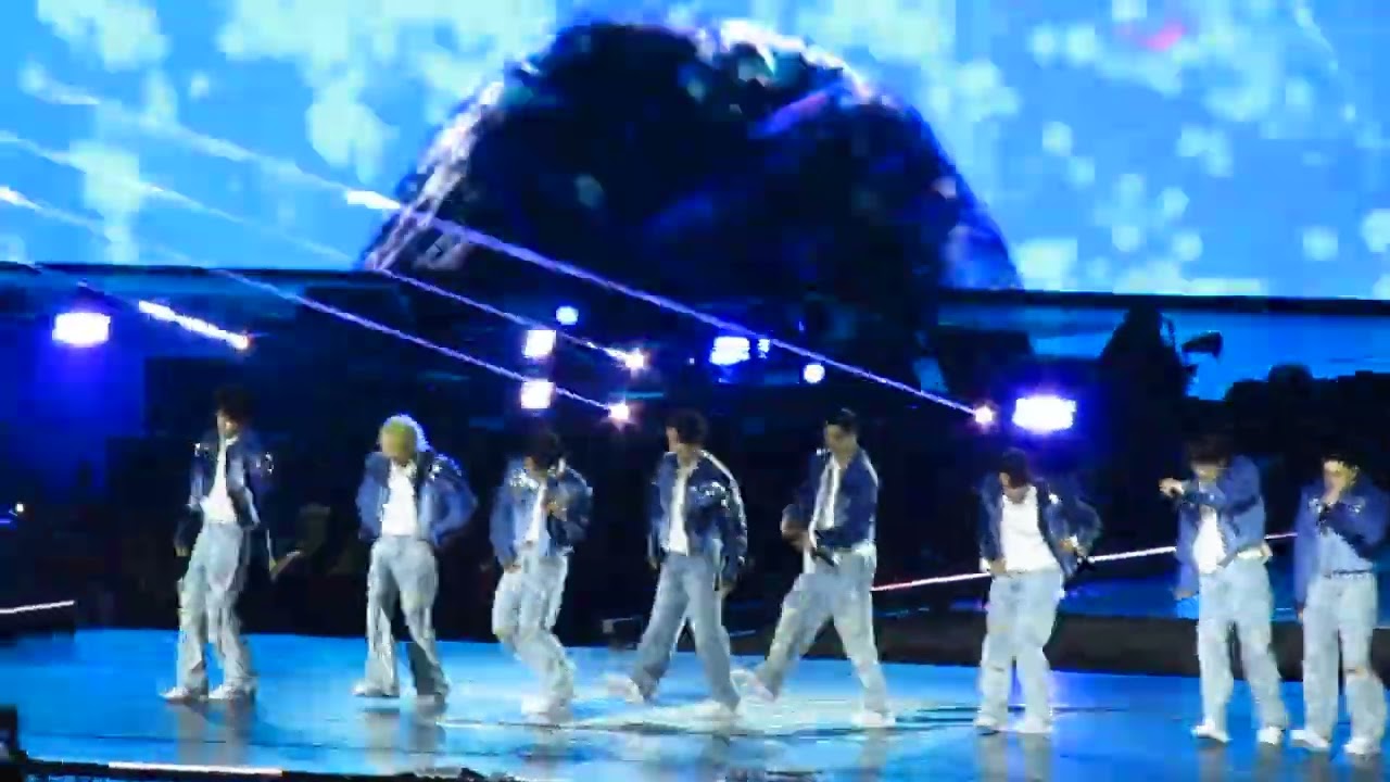 270325 Giant + Walkin on water + S-Class - STRAY KIDS dominATE in Santiago