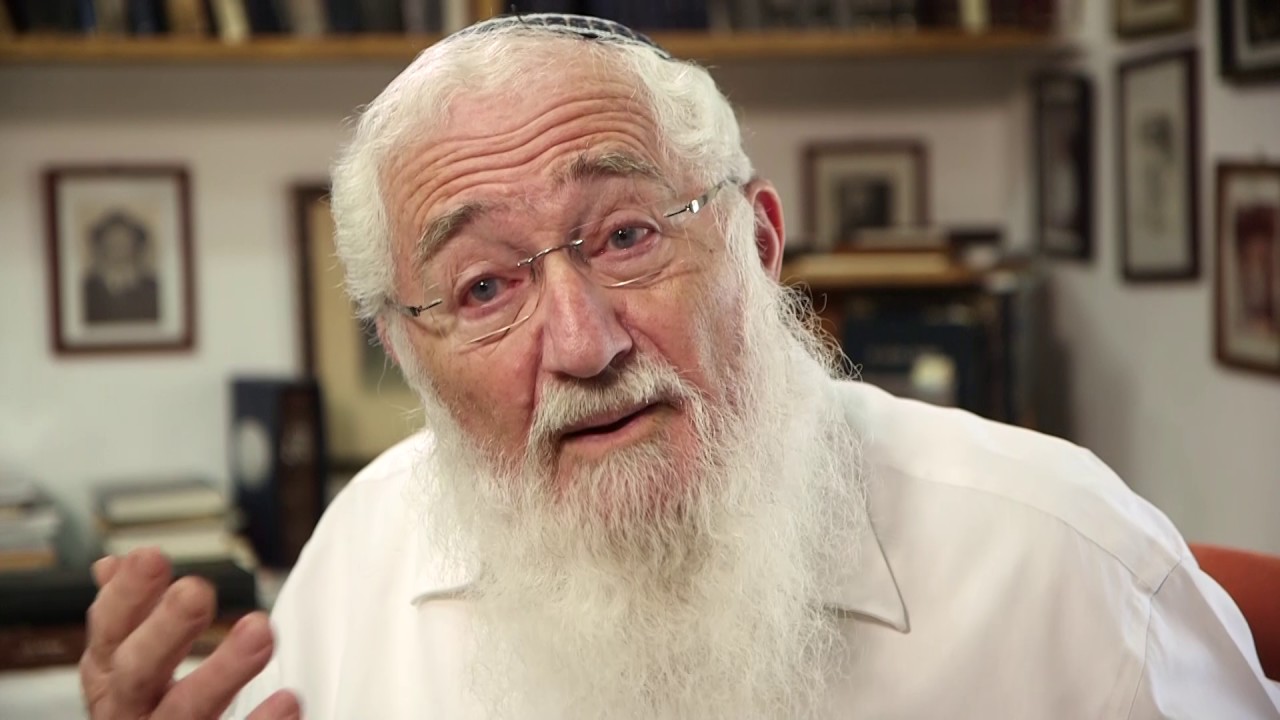 מתחנות חייו של מו