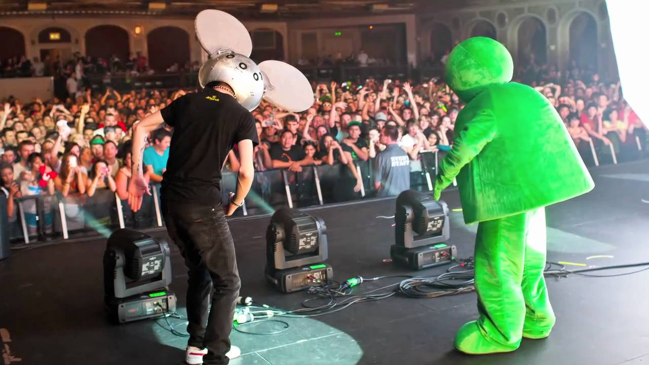 Deadmau5 meets green buddy — a buddy adventure