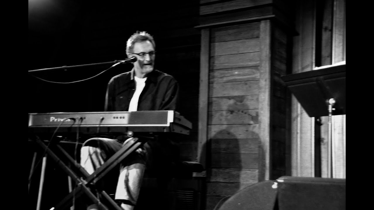 Songwriter Mike Reid performs  Bonnie Raitt's classic - 
