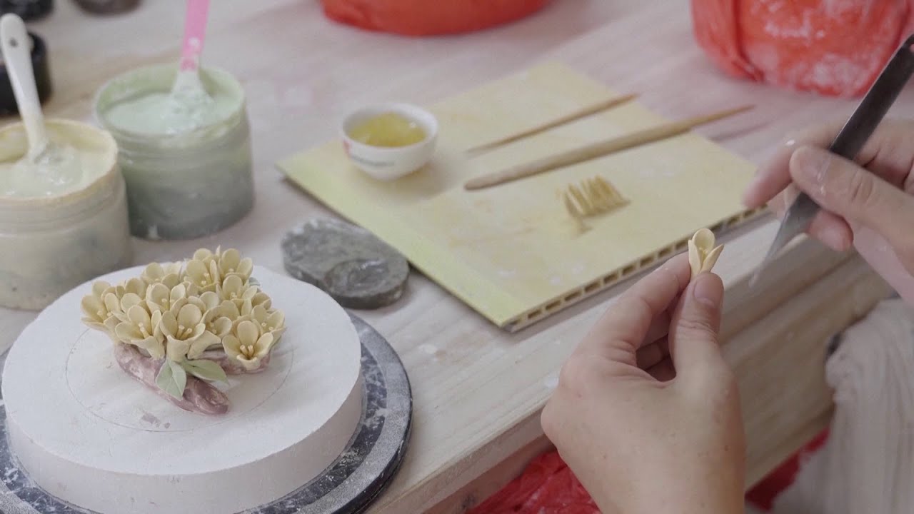 Handmade Ceramic Flowers See Blooming Sales in China