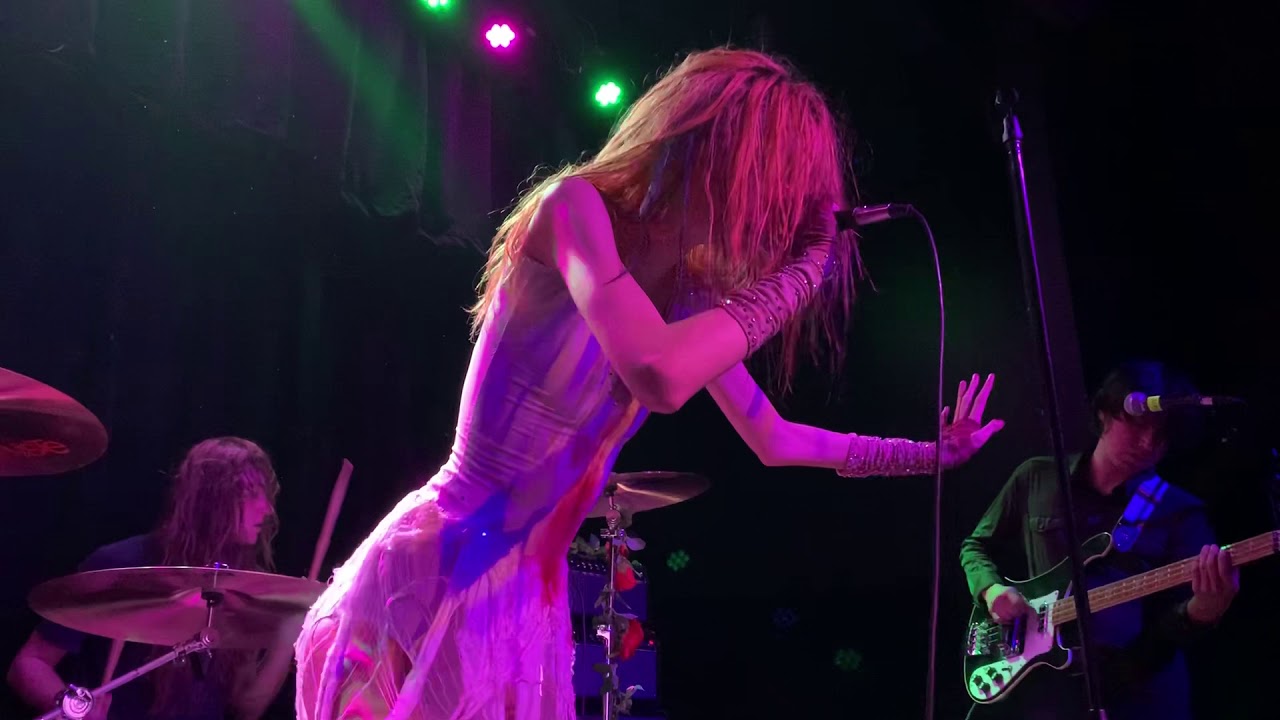 Starcrawler Live - Different Angles/ Bet my Brains