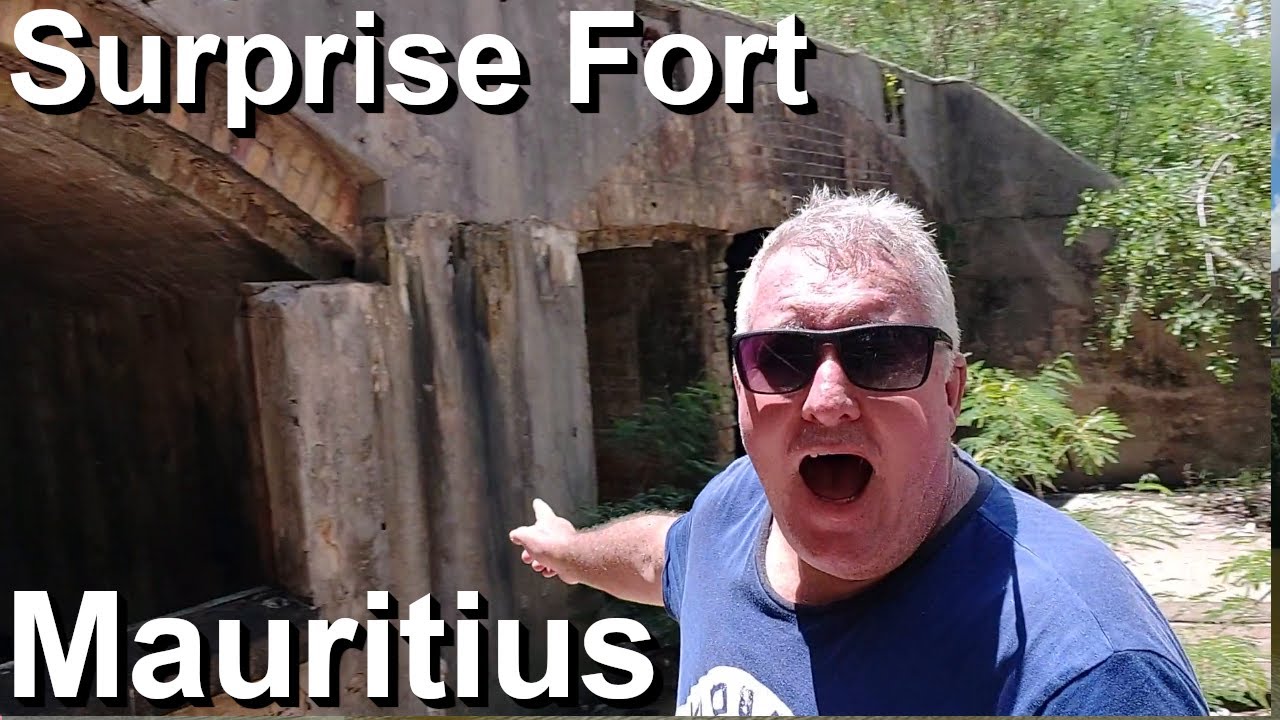 Baie Du Tombeau Mauritius (I find a lost fort)