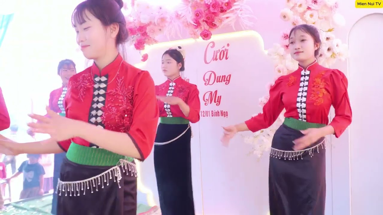 Vũ điệu quẻ bói - LTH Văn Dung - Diễm My, bản Huổi Ỏi - Mường Hung