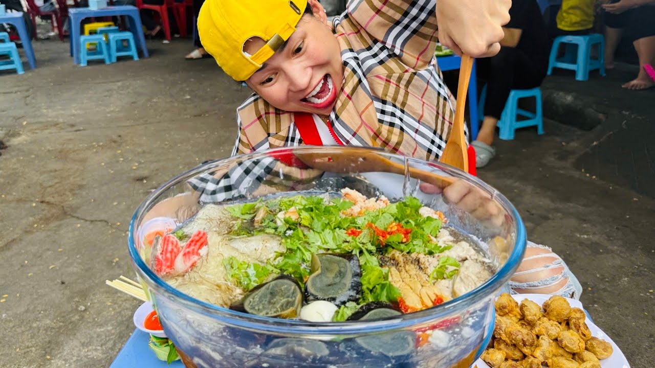  NGA SUMO LÀM CÁCH NÀO ĐỂ ĂN HẾT THAU SÚP CUA HẢI SẢN KHI BỊ GIÁM SÁT CHẶT CHẼ CỦA MỌI NGƯỜI  ??