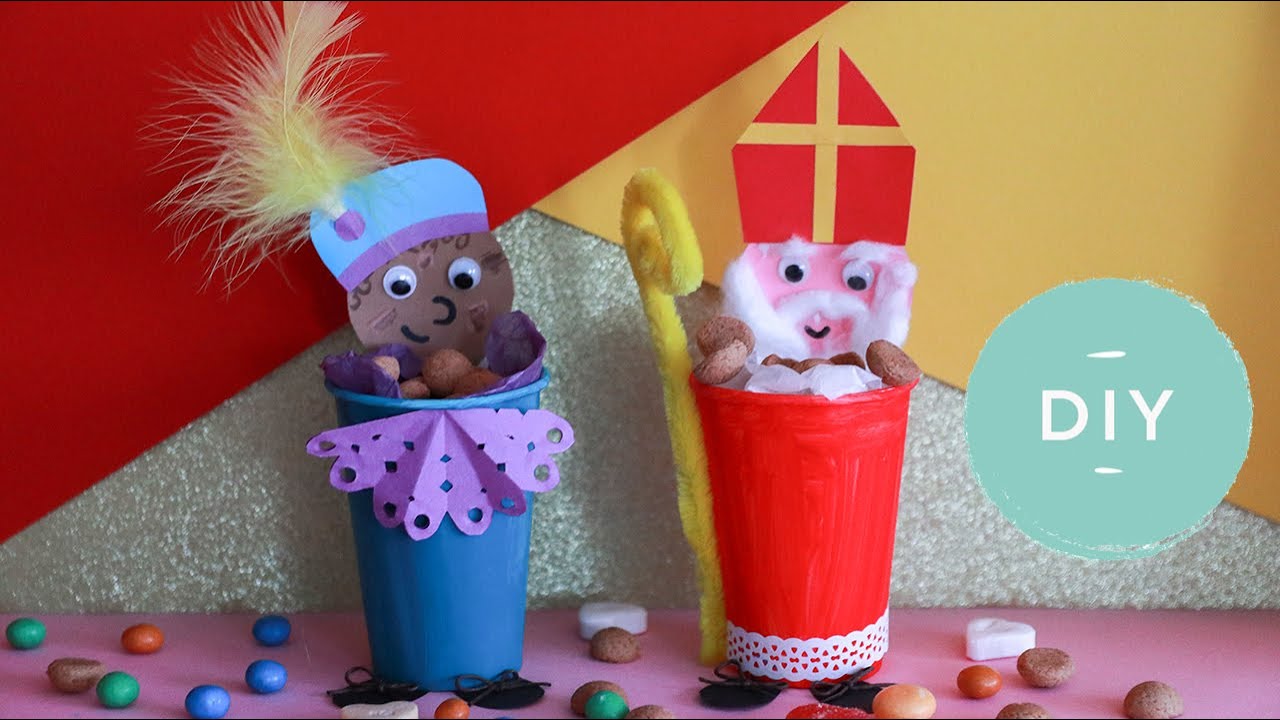 Een Sint of Piet pepernoten beker knutselen