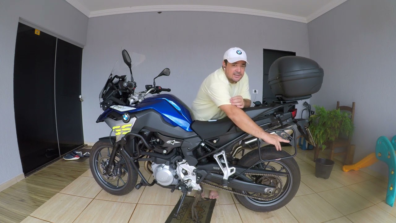 Equipando a F750 GS com acessórios para viagem.