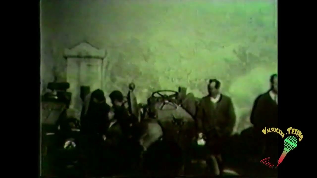 Volti e immagini del passato - Anni '60, Borgo Valsugana? La benedizione dei trattori.