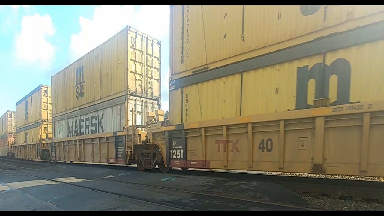Railroad Crossing Gate Hits Cameraman + Railfanning at 31st St SW & E Harrison St, Allentown, PA