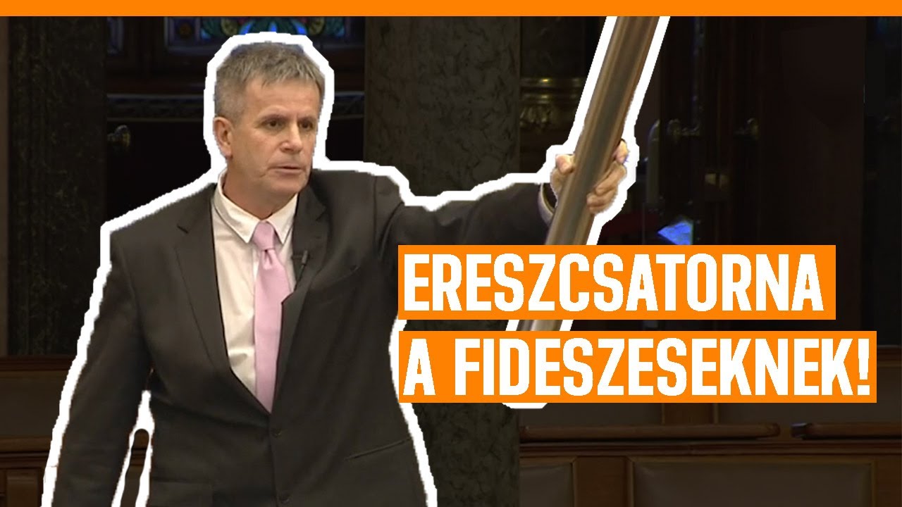 N&eacute;zd meg, ahogy Varga Zolt&aacute;n ereszcsatorn&aacute;t visz a fideszes k&eacute;pviselőknek a Parlamentben!
