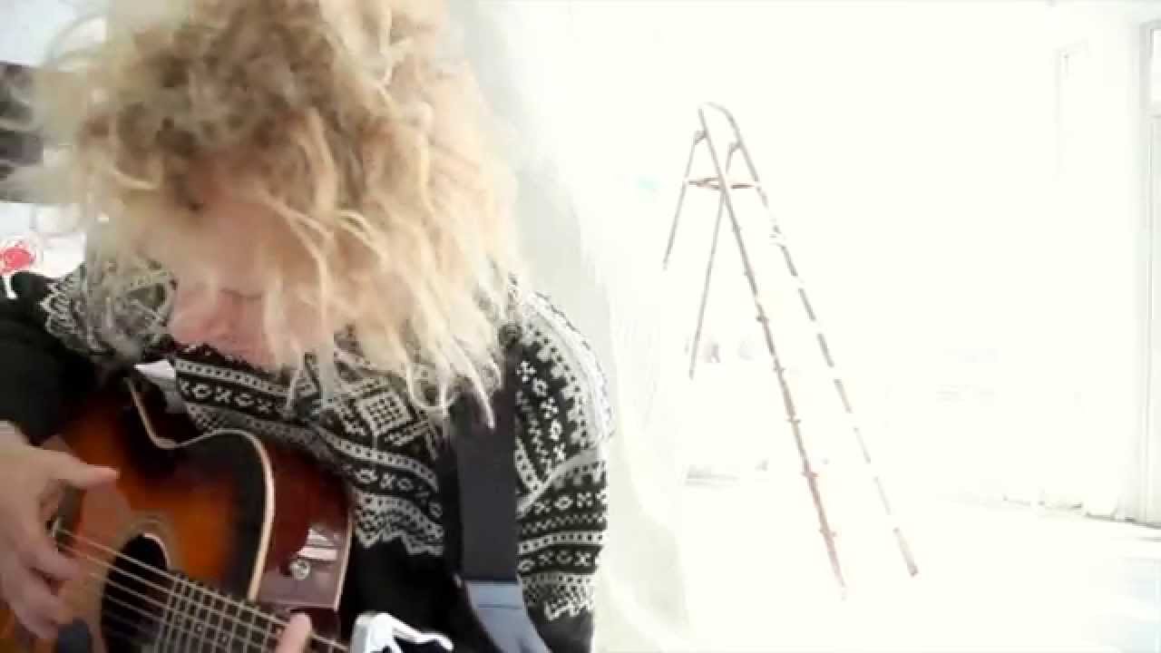 Moddi - Northern Line (acoustic in Istanbul)