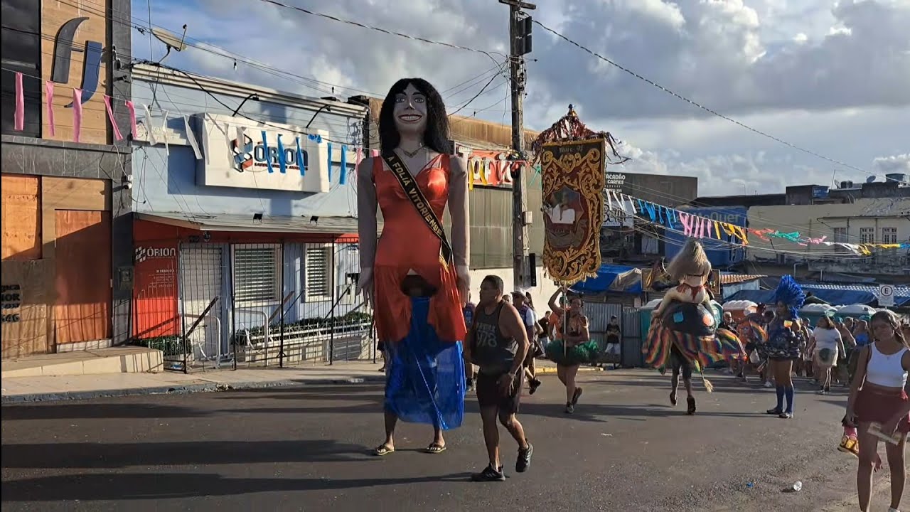 Carnaval 2026, troças na rua e concentração do bloco A Girafa em Vitória PE 