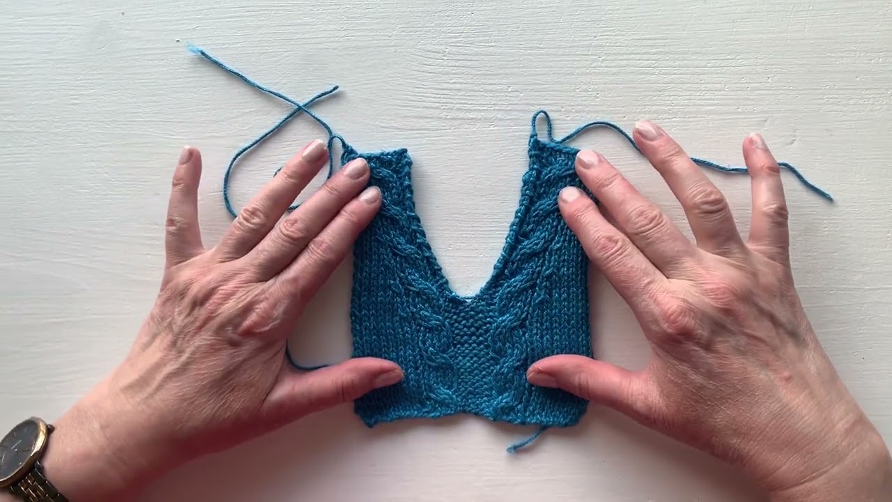 Pletení výstřihu bez naplétaného lemu.