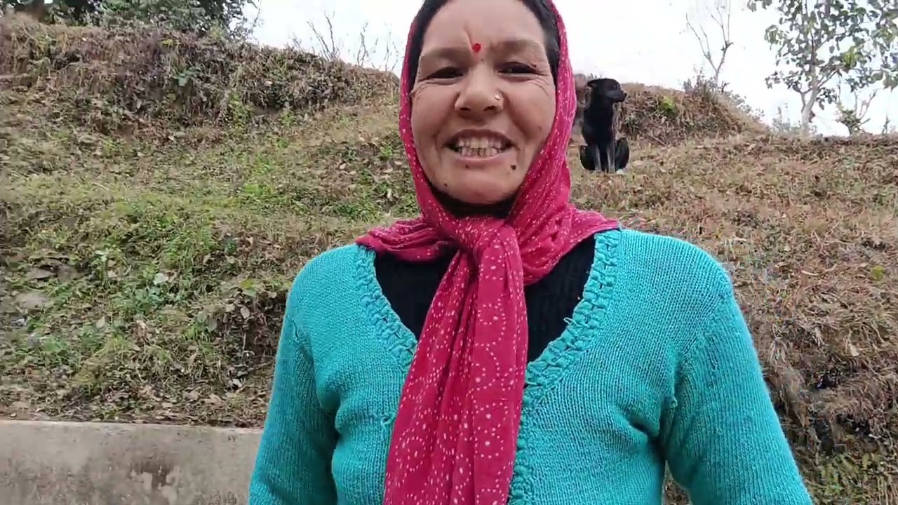 gaw ki mahilaye gyi mandir ki safai krne ...