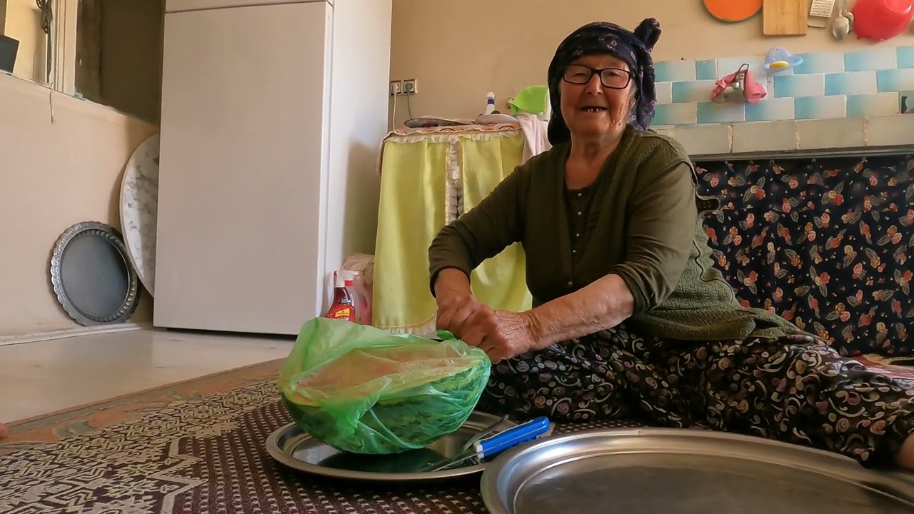 KÖYDE ANANEM İLE  ZEHRA EBEYE ZİYARET