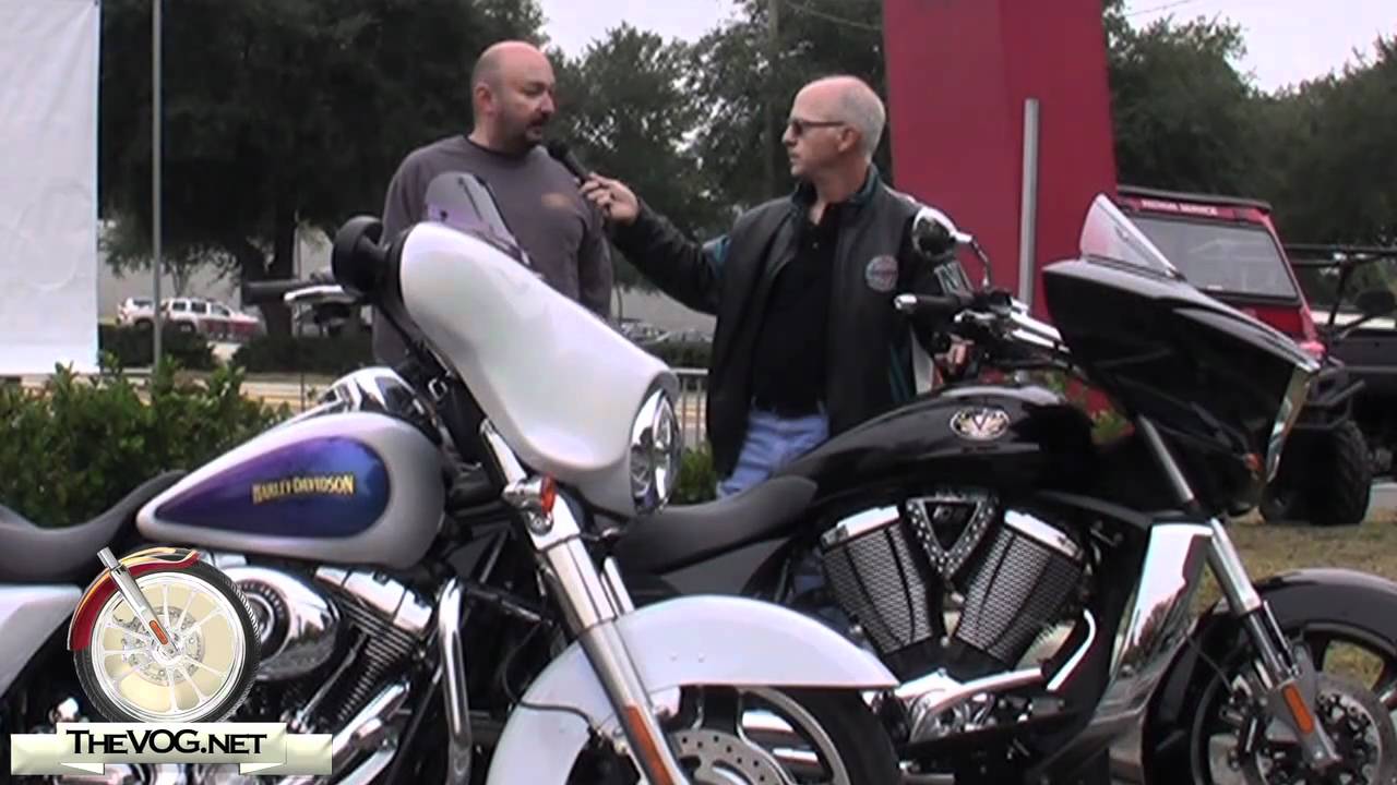Victory Cross Country против Harley-Davidson Street Glide
