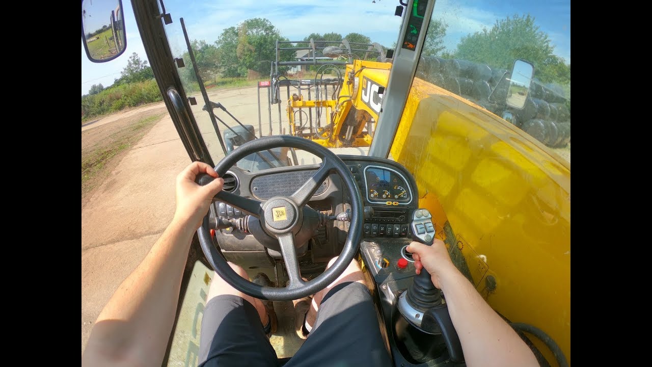 Как управлять телескопическим погрузчиком JCB