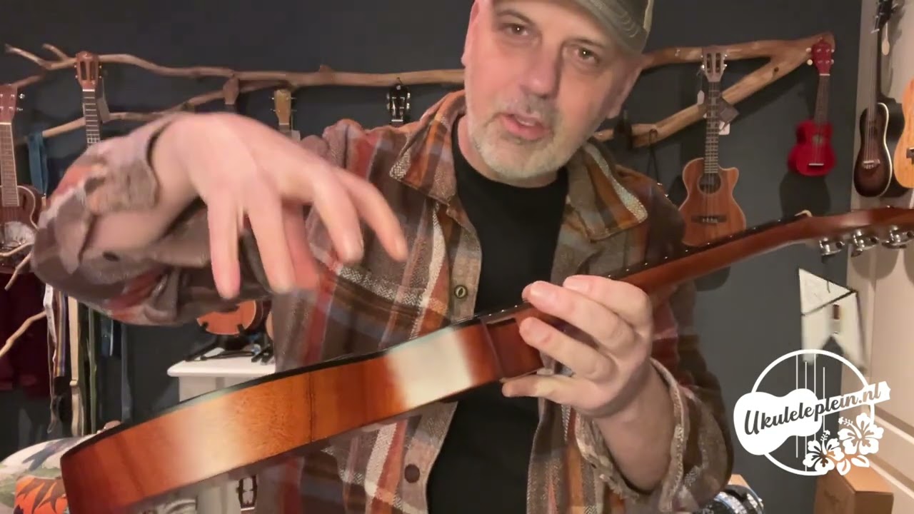 Akama tenor ukulele FT SST