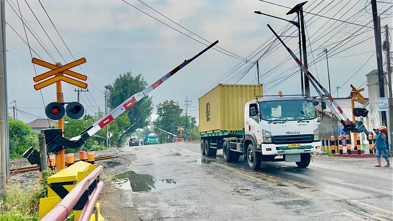 Perlintasan Kereta Api Bandarkedungmulyo Lintas Nasional Jombang, Jawa Timur