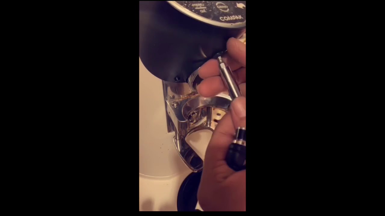 شرح تفصيلي عن تنظيف طاحونة الكومباك E10