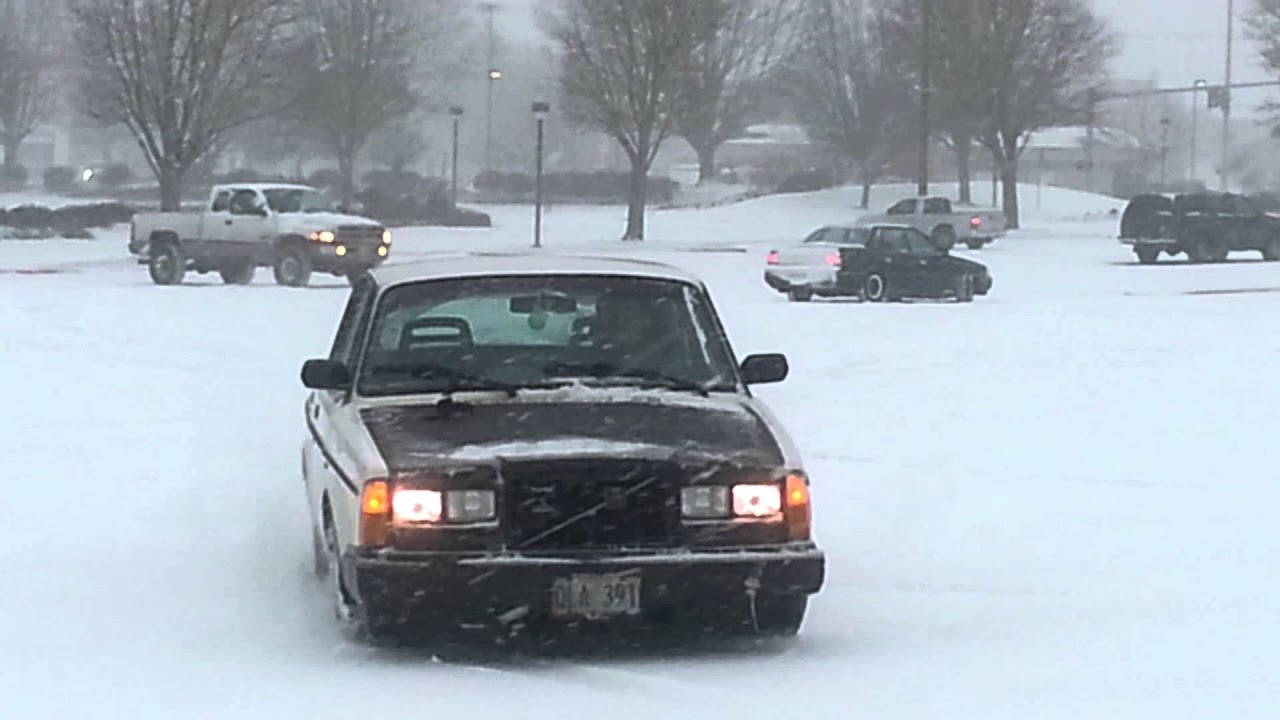 Volvo 240 snow drift (welded diff)