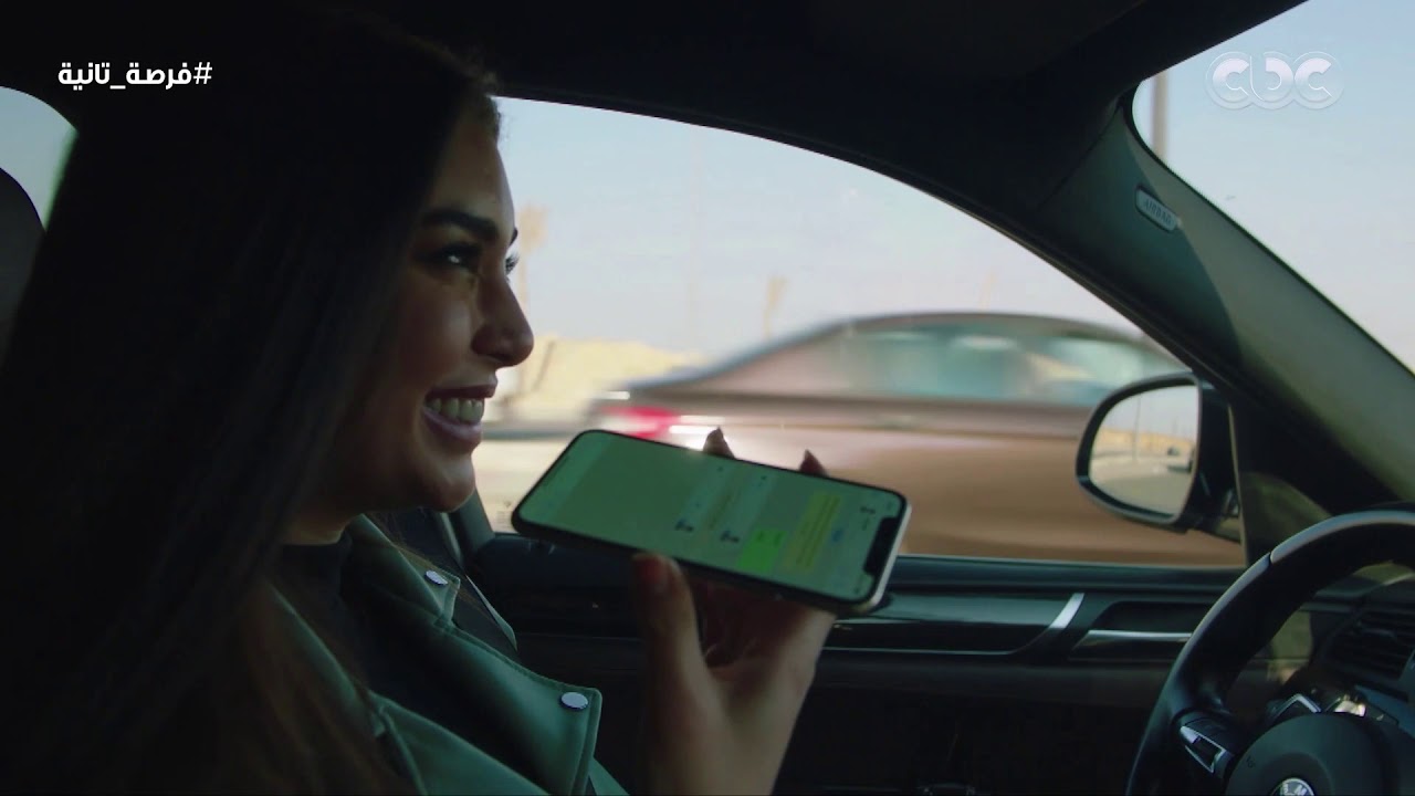 حب على المحور ♥️🚗.. ملك جننت زياد في أغرب طريقة موافقة على طلب جواز 😄 | #فرصة_تانية