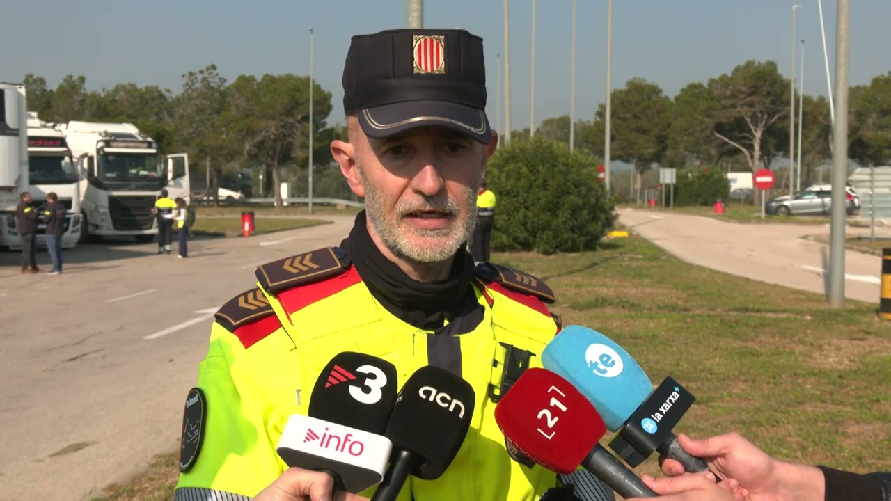 Els Mossos fan un macrocontrol del transport de mercaderies al tram ebrenc de l’AP-7