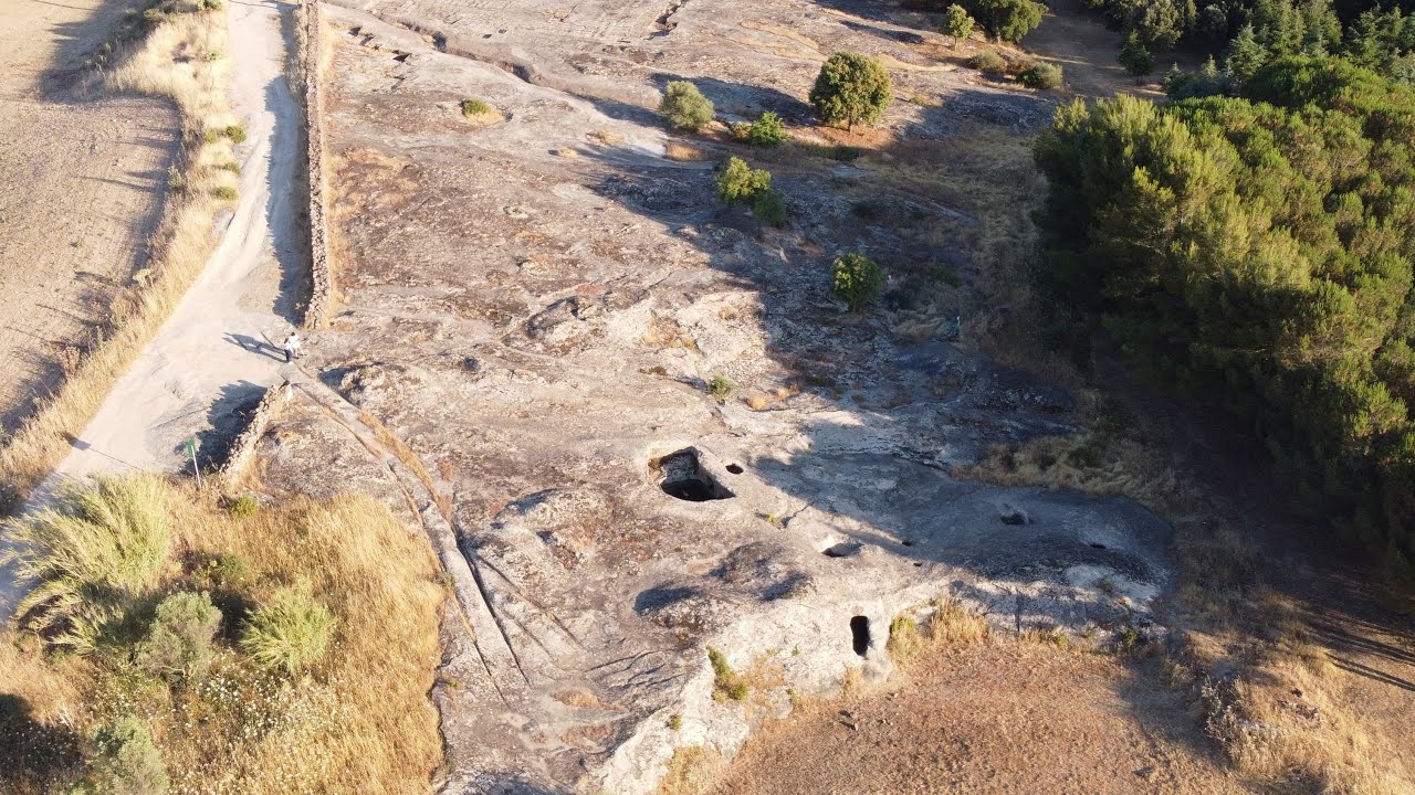 Domus De janas De S'Acqua Salida  Pranu Efis  - *video con drone - mavic mini