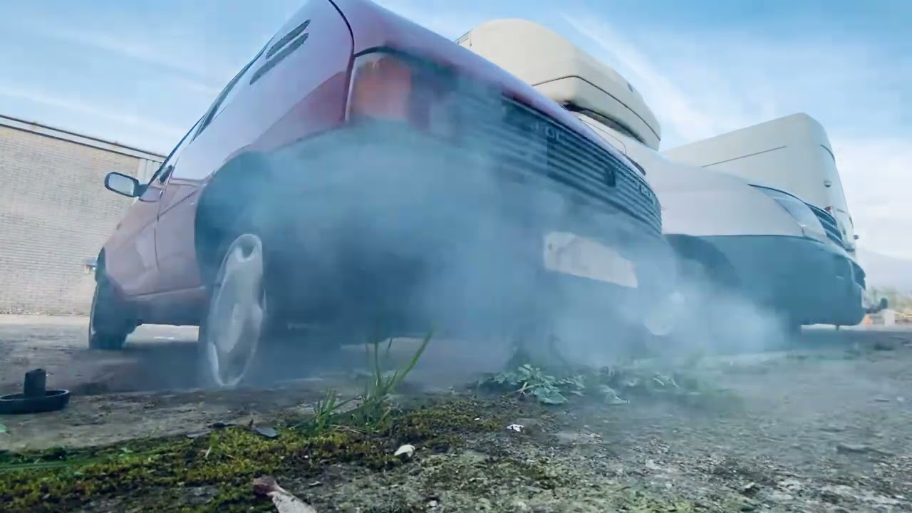 Peugeot 205 - Flooded Start with Smokey Exhaust View