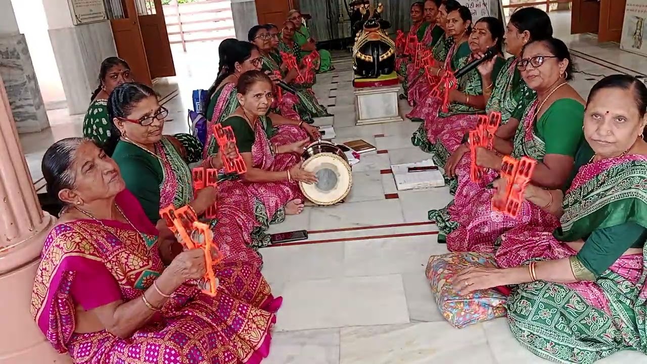 Akashganga society sakhi mandal new sama road Vadodara Indu dave( gayak Indu dave)