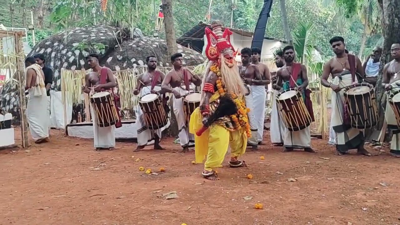  ഗുരുദേവൻ തിറ | Gurudevan thira | ശ്രീ കരിങ്കല്ലിക്കൽ ഭഗവതി കാവ് കോവൂർ #festival #ulsavam 