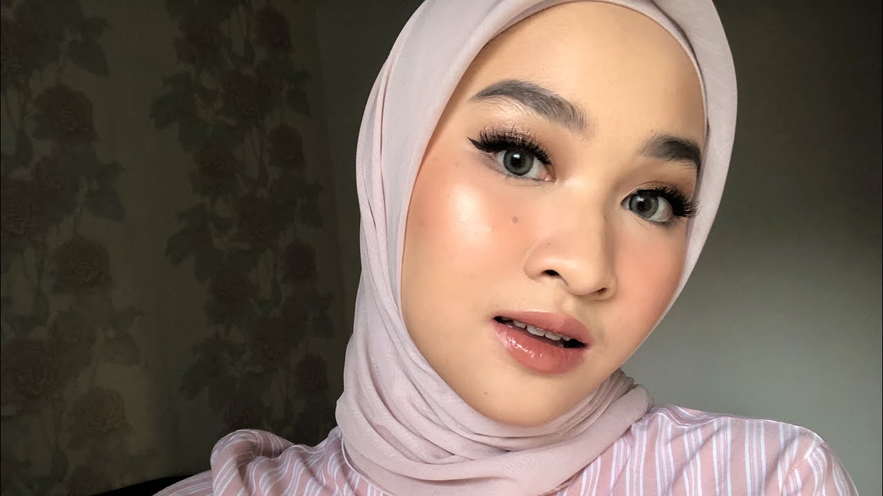 Q & A + Glow Makeup Tutorial | Kiara Leswara