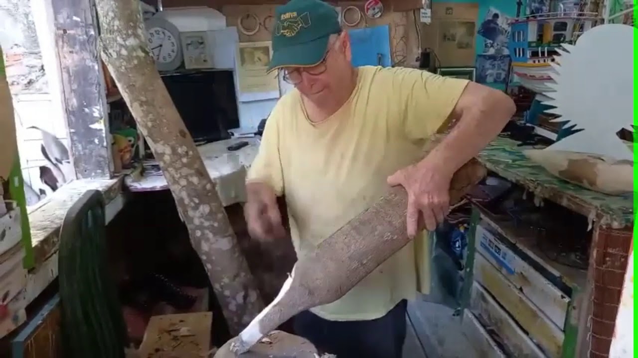Nicinho de Barequeçaba - Entalhe em madeira caixeta, confecção de pássaro de madeira