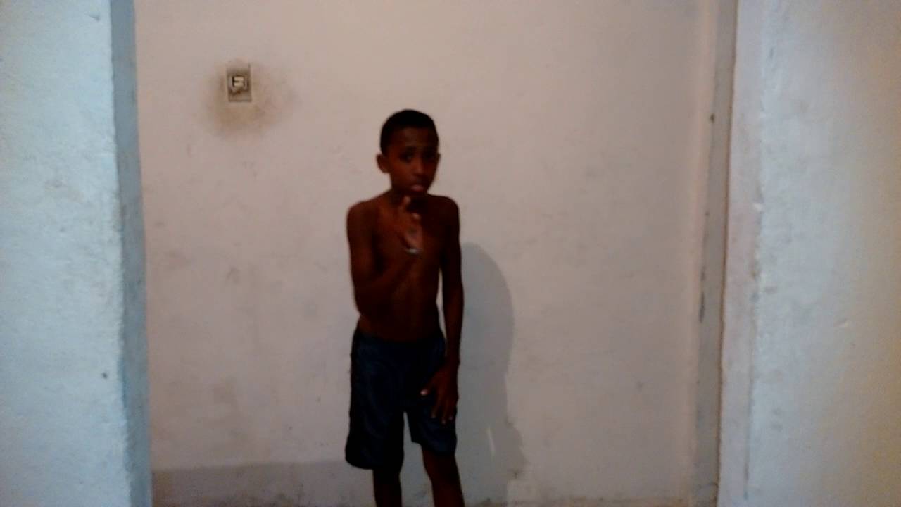 Xis nove. E amizade