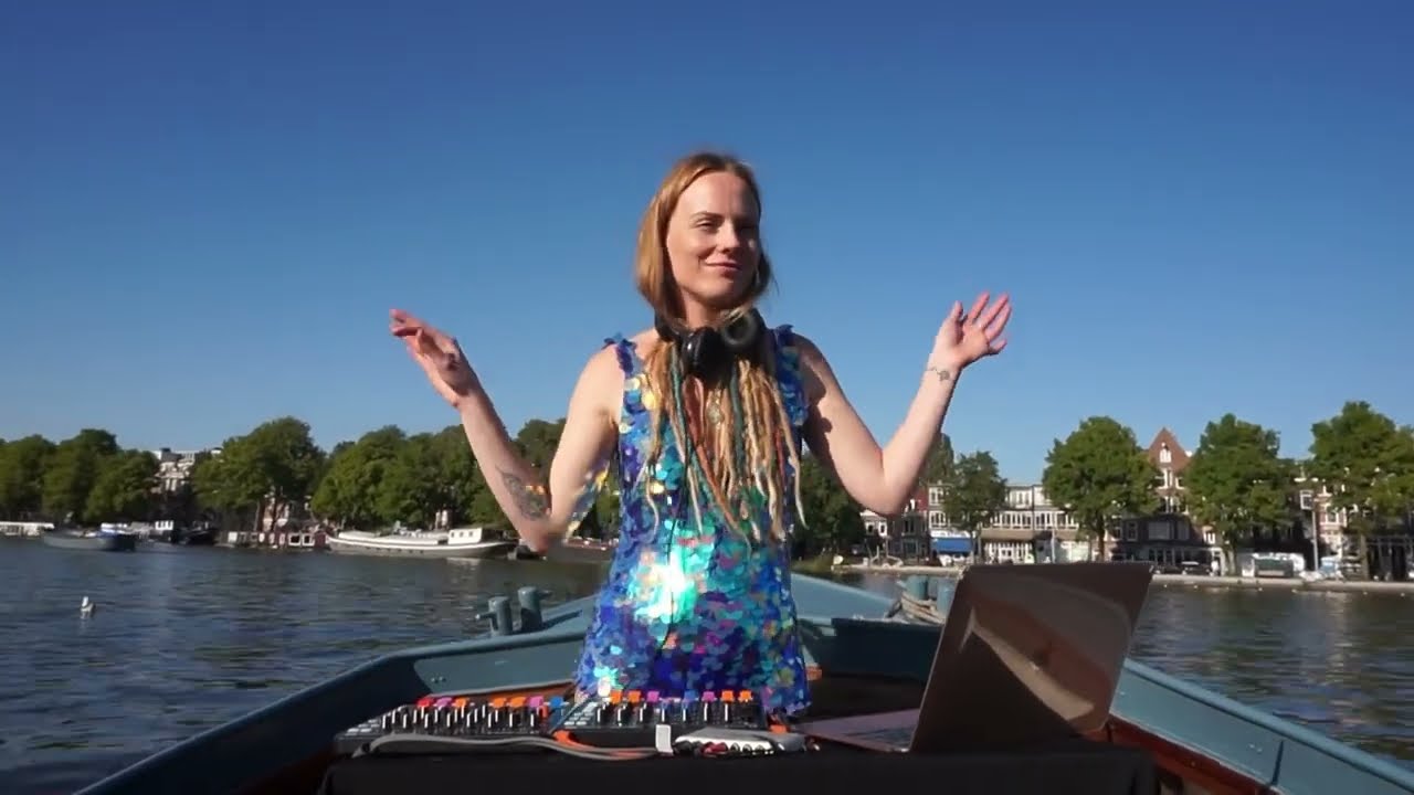Špaceflowřs 10  Ninsa djset at Amsterdam Canals | Progressive house & Melodic techno