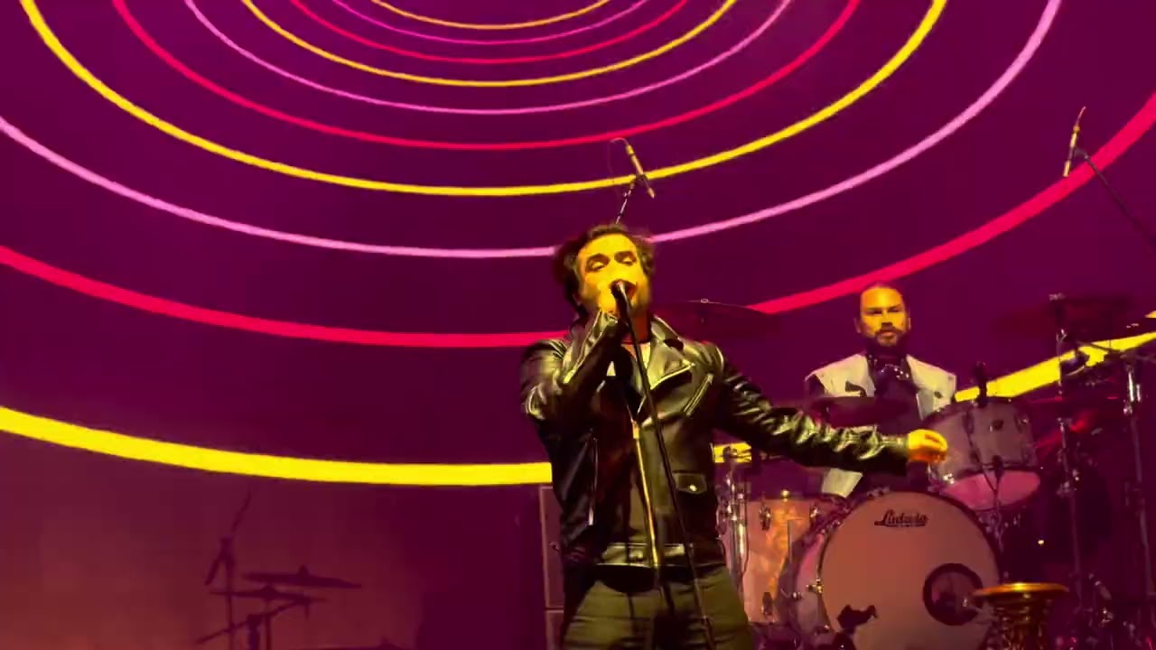 ENJAMBRE .- full show .- inauguración de la feria León Gto 2026.-  Daños luz tour 