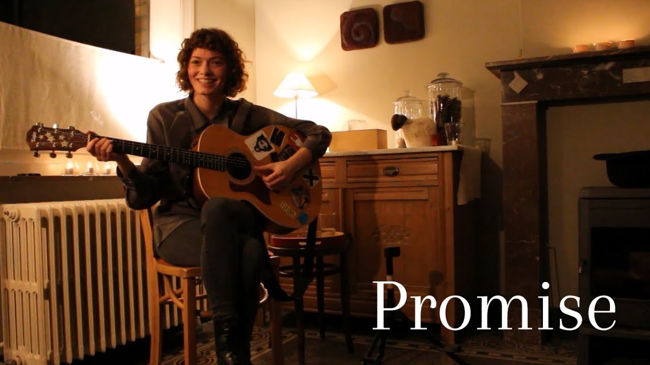 'Promise' By Eyem&egrave;r Live In A Cosy Living Room (Supporting Chantal Acda)